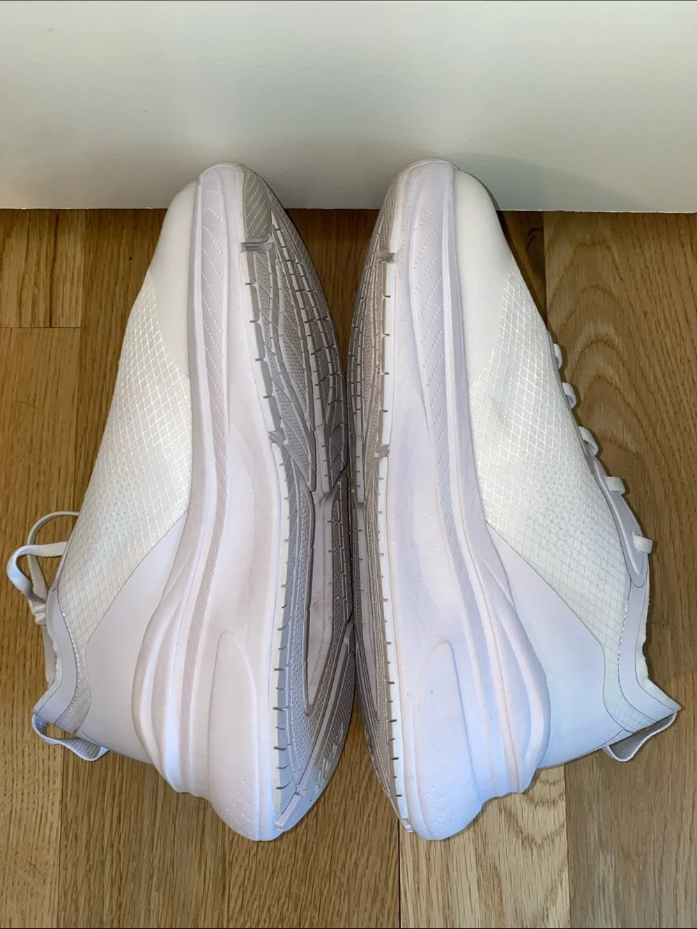 Clove Nursing Athletic All-White Casual Lace-Up Sneakers size 9